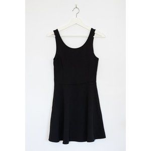 3/$15🌞H&M Fit & Flare Skater Dress in Black, Size 6, NWT